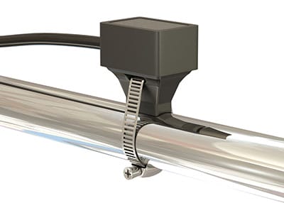 Temperature sensor on metal pipe