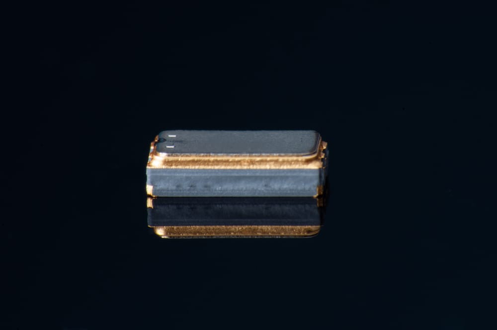 a photo of an oscillator crystal